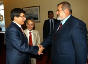 Министр иностранных дел Турции Ахмет Давудоглу принимает жалобщиков из Крыма
